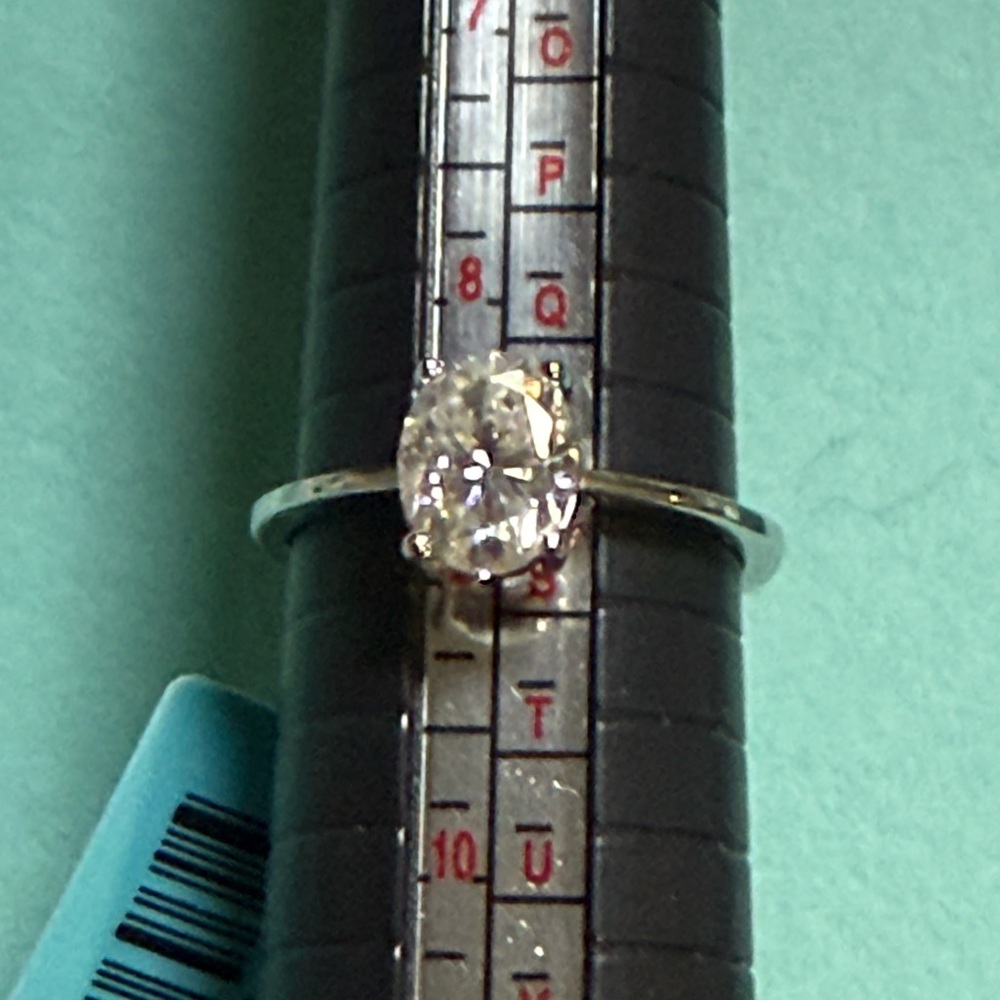 Elegant Silver Moissanite Women's Ring